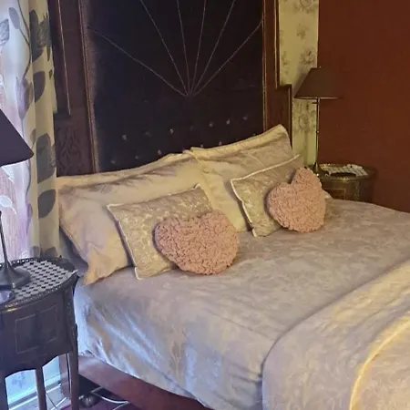 Glenart House לינה וארוחת בוקר 4*